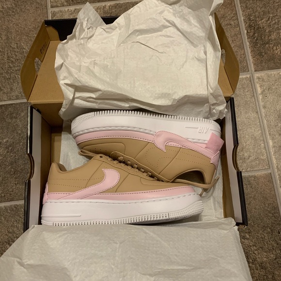 nike jester beige and pink